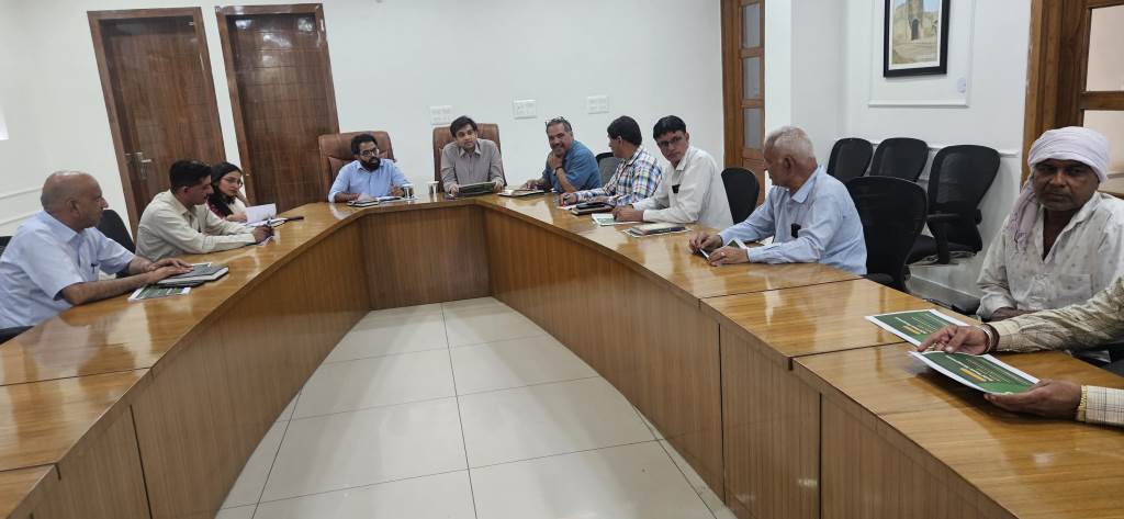 Meeting on Solid Waste Management Held Under the Chairmanship of DC Rahul Narwal Officials Hotel and Dhaba Operators in Attendance